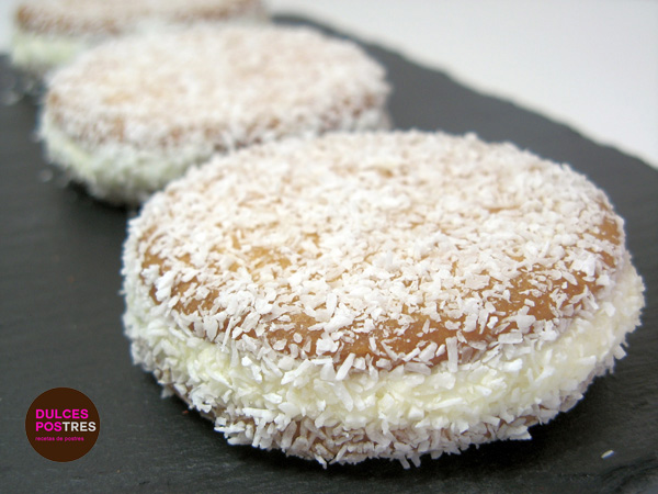 Galletas de coco rellenas de mantequilla