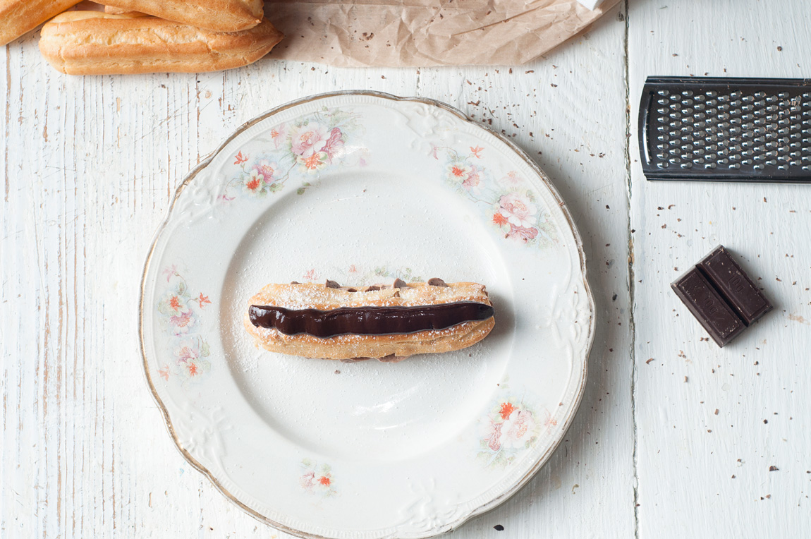 eclairs de chocolate